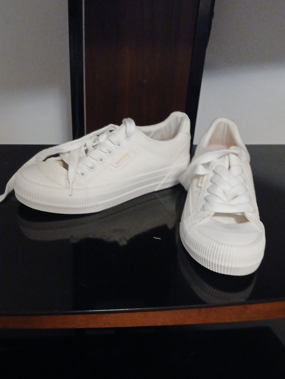 Rocket Dog White Canvas Low-Top Sneakers